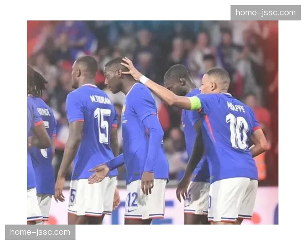 法国防守至上双后腰保护 姆巴佩速度冲击成防反最强武器